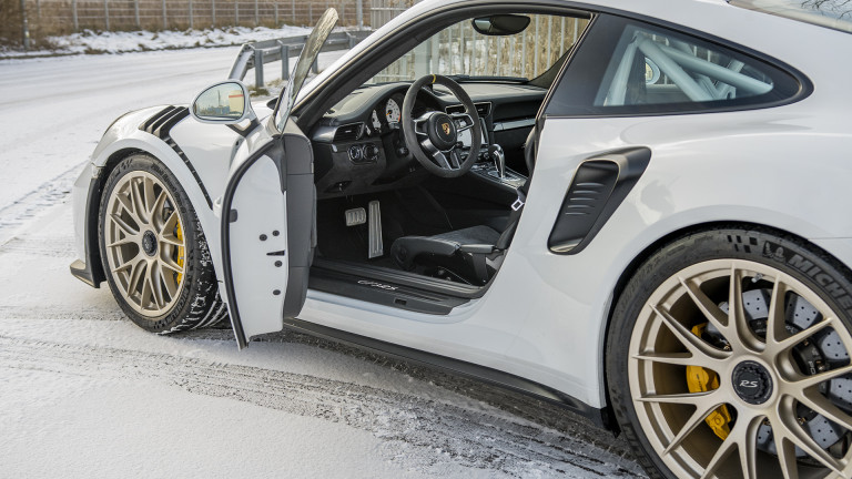 GT3_RS_WHITE_WEB_013