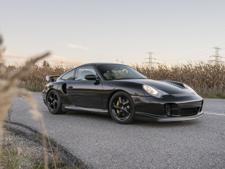 PORSCHE_996_GT2_001