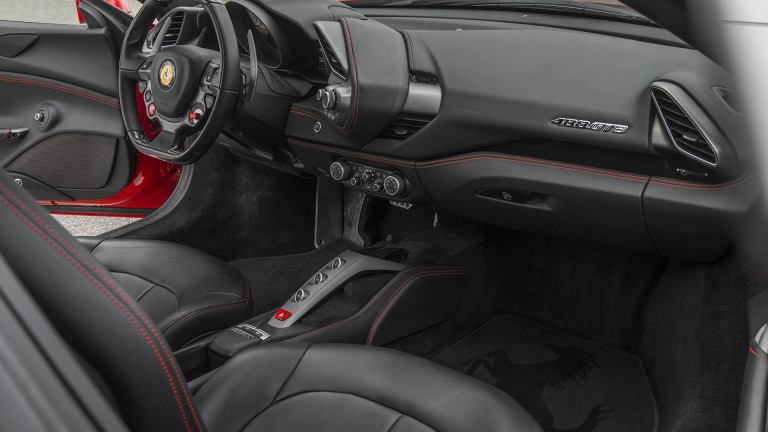 FERRARI_488GTB_ROSSO_027