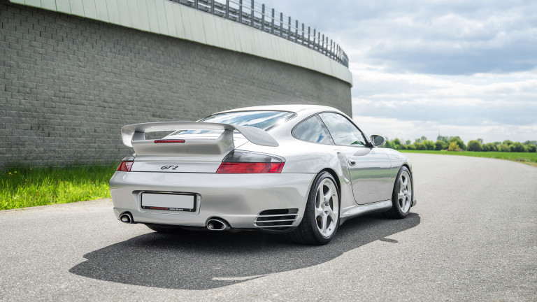 PORSCHE_996_GT2_SILVER_004