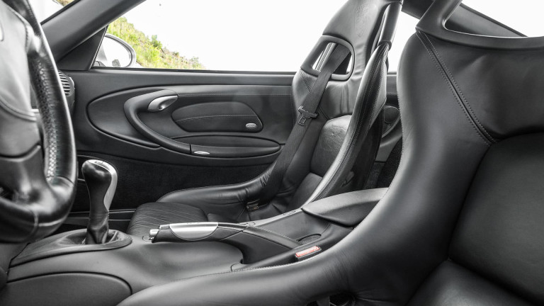 PORSCHE_996_GT2_SILVER_045