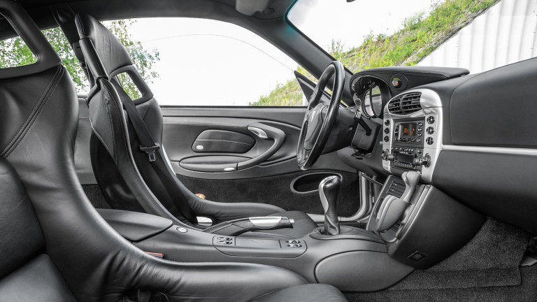PORSCHE_996_GT2_SILVER_050