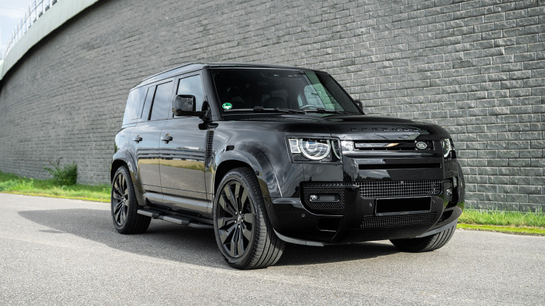 LR_DEFENDER_110_BLACK_001