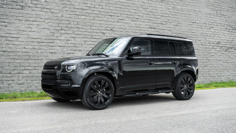 LR_DEFENDER_110_BLACK_002
