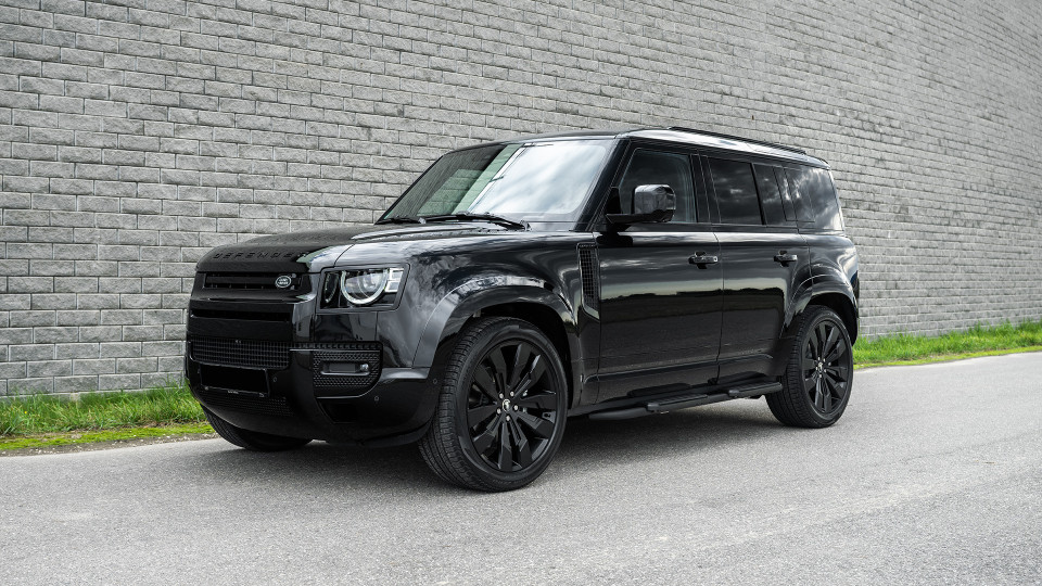LR_DEFENDER_110_BLACK_004