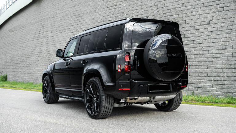 LR_DEFENDER_110_BLACK_005