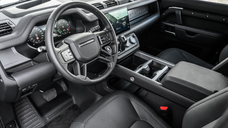 LR_DEFENDER_110_BLACK_009