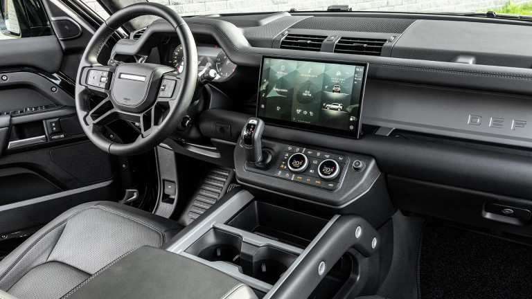 LR_DEFENDER_110_BLACK_010