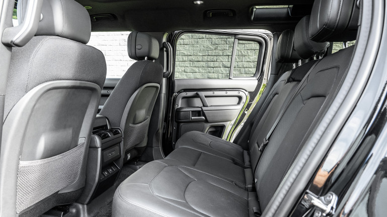 LR_DEFENDER_110_BLACK_012