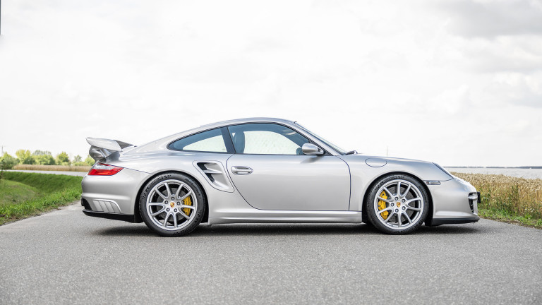 PORSCHE_997_GT2_SILVER_001
