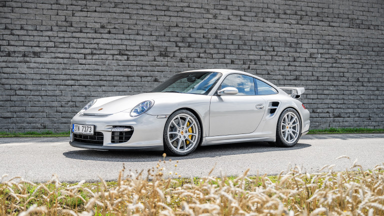 PORSCHE_997_GT2_SILVER_007
