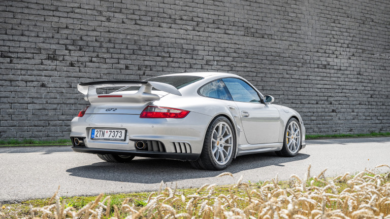 PORSCHE_997_GT2_SILVER_010