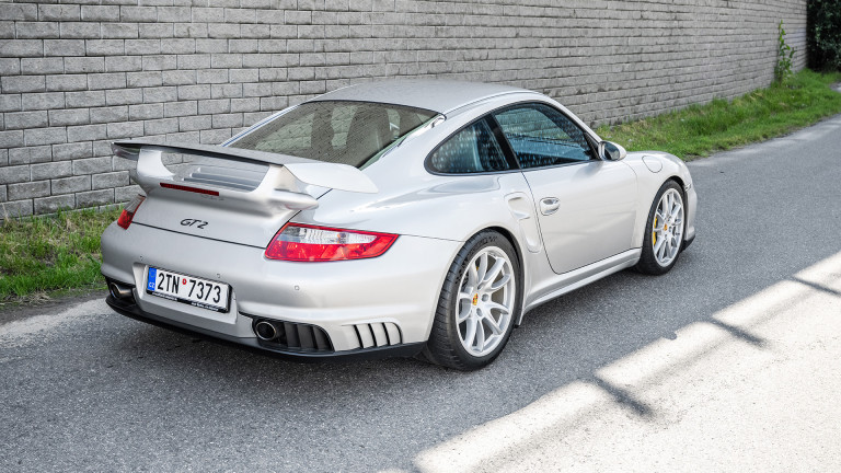 PORSCHE_997_GT2_SILVER_012