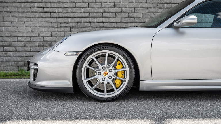 PORSCHE_997_GT2_SILVER_069