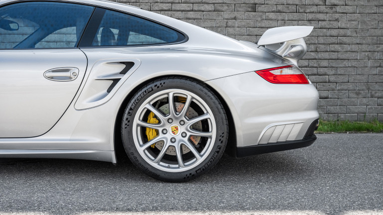 PORSCHE_997_GT2_SILVER_071