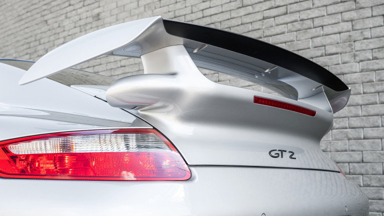 PORSCHE_997_GT2_SILVER_080