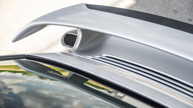 PORSCHE_997_GT2_SILVER_082