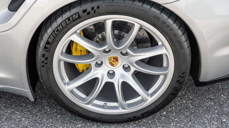 PORSCHE_997_GT2_SILVER_088