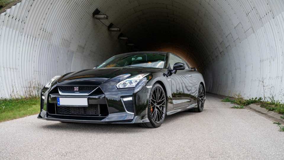 NISSAN_GTR_2020_BLACK_001