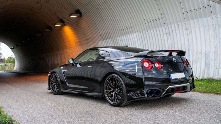 NISSAN_GTR_2020_BLACK_008