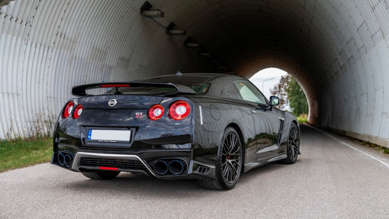 NISSAN_GTR_2020_BLACK_009