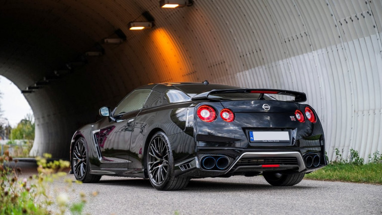 NISSAN_GTR_2020_BLACK_010