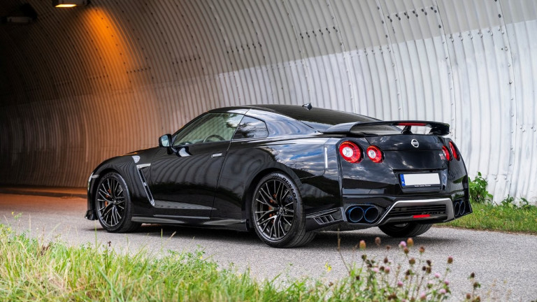 NISSAN_GTR_2020_BLACK_011