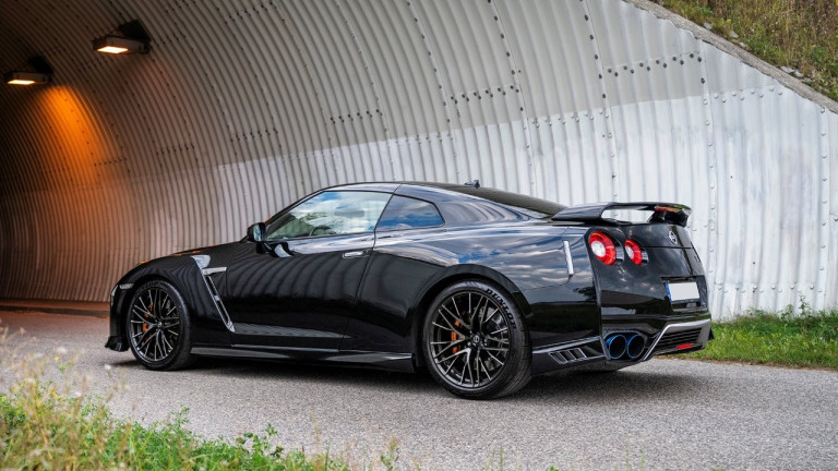 NISSAN_GTR_2020_BLACK_013