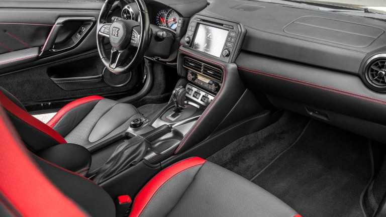 NISSAN_GTR_2020_BLACK_019