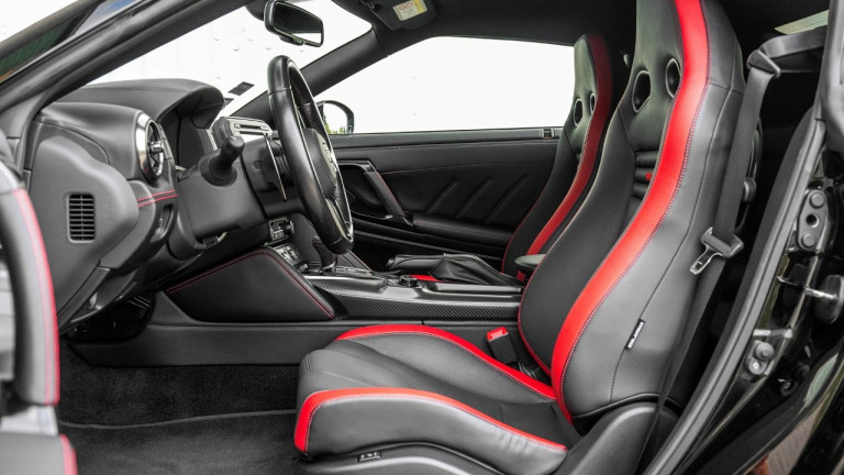 NISSAN_GTR_2020_BLACK_020