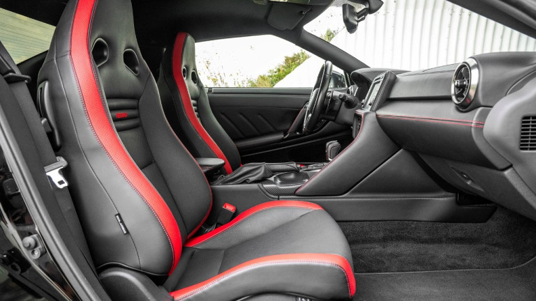 NISSAN_GTR_2020_BLACK_021