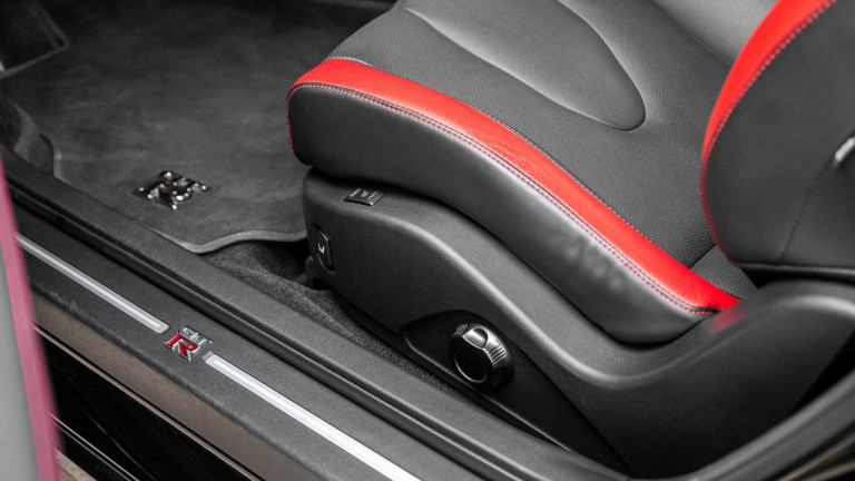 NISSAN_GTR_2020_BLACK_024