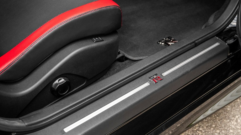 NISSAN_GTR_2020_BLACK_025