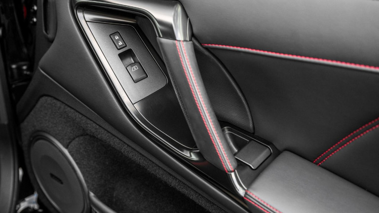 NISSAN_GTR_2020_BLACK_027