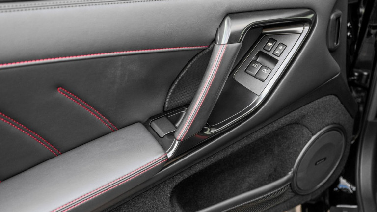 NISSAN_GTR_2020_BLACK_028