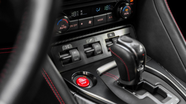 NISSAN_GTR_2020_BLACK_031